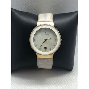 Skagen SKW2033 Women's Leather Analog Mother of Pearl Dial Genuine Watch JK38